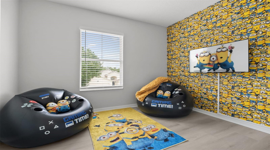 Play room/ walking closet