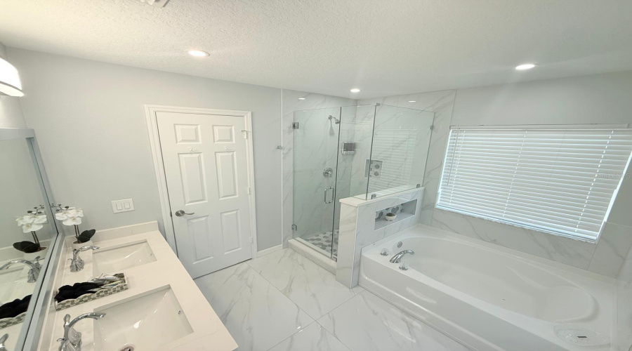 DAVENPORT, Florida 33896, 5 Bedrooms Bedrooms, ,3 BathroomsBathrooms,Residential,For Sale,FOREST VIEW,0,MFRG5105976