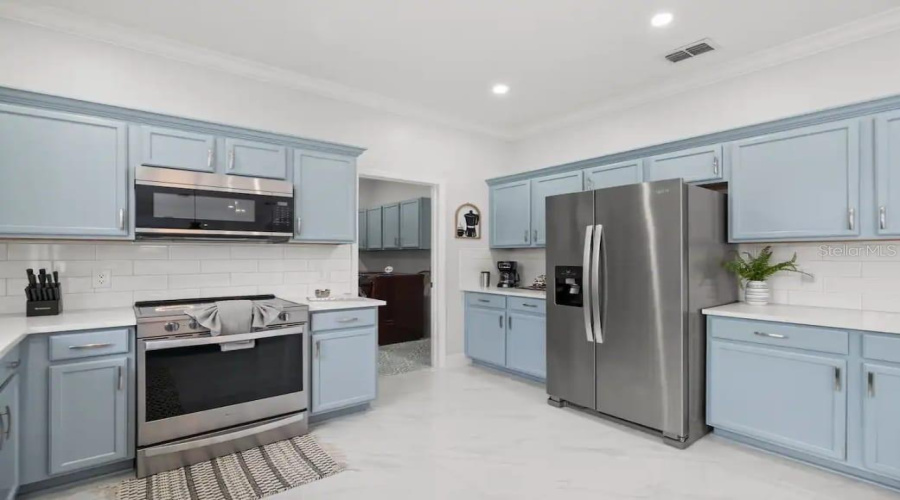 DAVENPORT, Florida 33896, 5 Bedrooms Bedrooms, ,3 BathroomsBathrooms,Residential,For Sale,FOREST VIEW,0,MFRG5105976