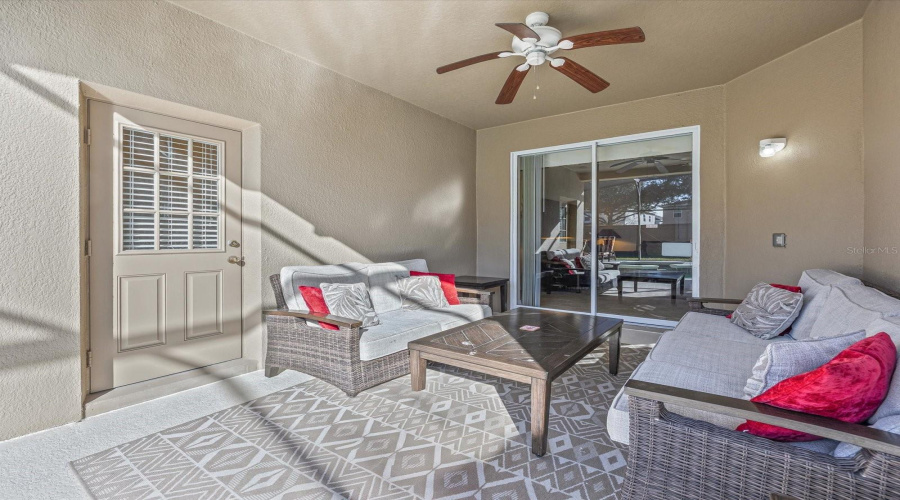 Covered lanai w/pool bath access