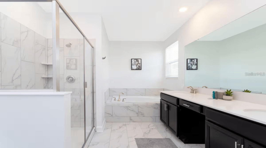 DAVENPORT, Florida 33896, 6 Bedrooms Bedrooms, ,5 BathroomsBathrooms,Residential,For Sale,LEADER,0,MFRO6356055