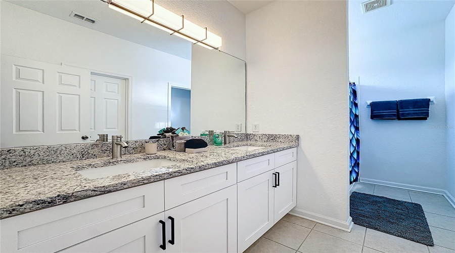 KISSIMMEE, Florida 34747, 5 Bedrooms Bedrooms, ,5 BathroomsBathrooms,Residential,For Sale,BASNETT,0,MFRO6371195