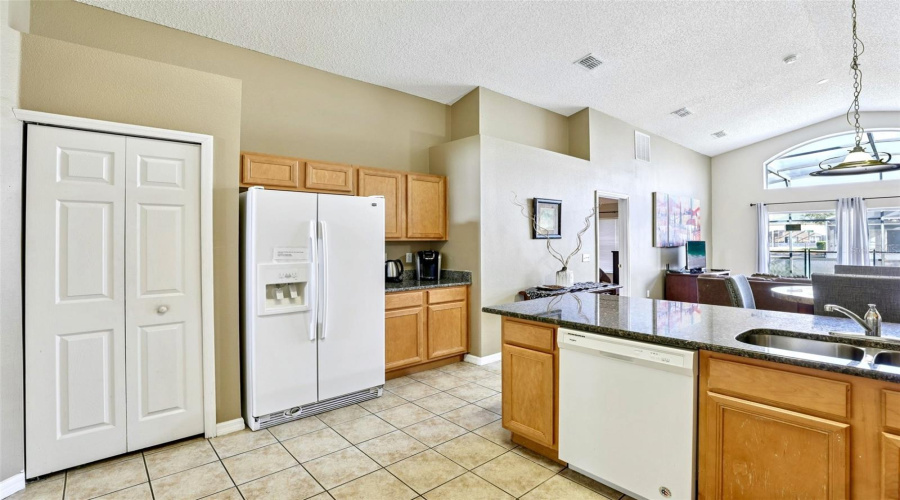 KISSIMMEE, Florida 34746, 5 Bedrooms Bedrooms, ,3 BathroomsBathrooms,Residential,For Sale,HIDEAWAY BEACH,0,MFRO6372170