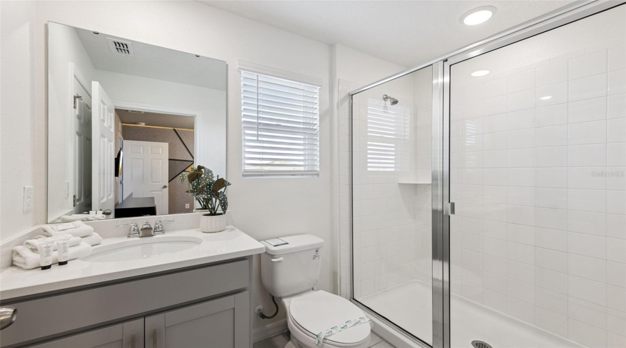 En-suite bathroom for bedroom #5