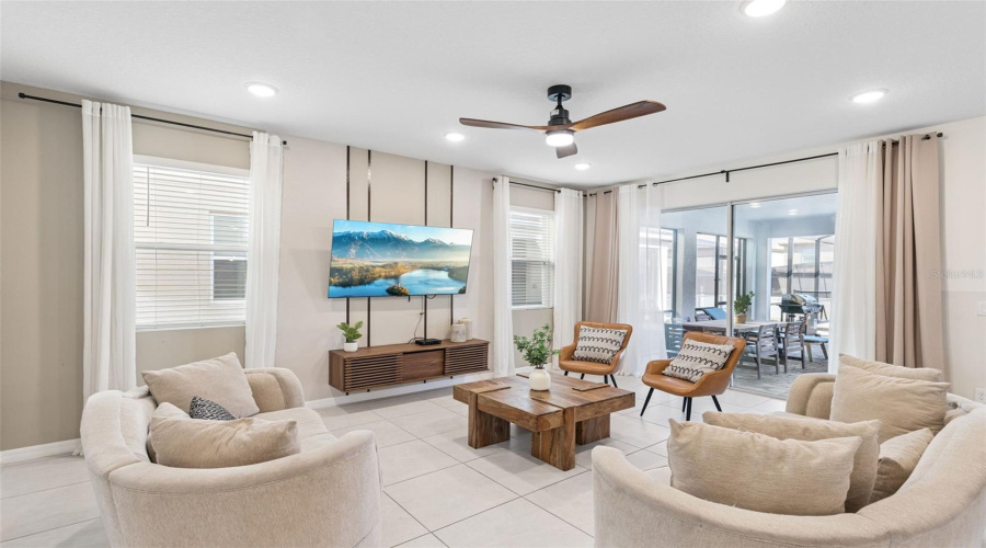 Open & bright family room