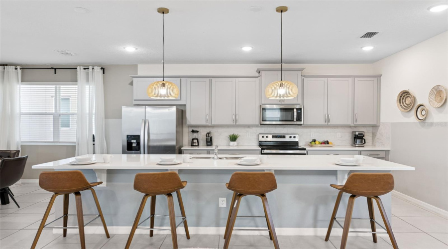 Kitchen with quartz counters