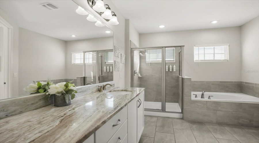 Private en-suite bath