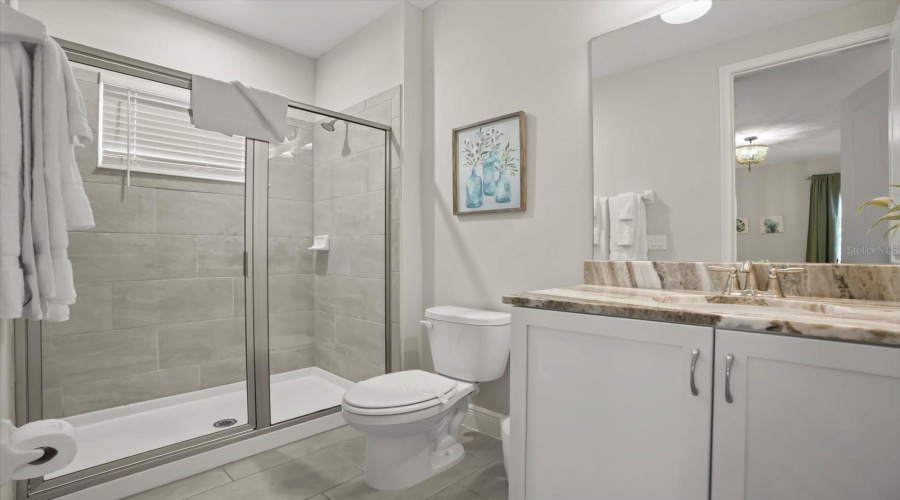 Bathroom with modern finishes and functionality.