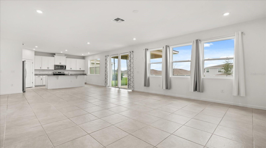 KISSIMMEE, Florida 34747, 5 Bedrooms Bedrooms, ,3 BathroomsBathrooms,Residential,For Sale,LAKESHORE BREEZE,0,MFRS5132485