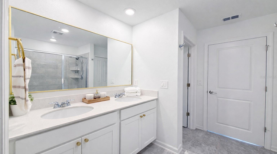 DAVENPORT, Florida 33837, 4 Bedrooms Bedrooms, ,2 BathroomsBathrooms,Residential,For Sale,BRAVE,0,MFRO6371580