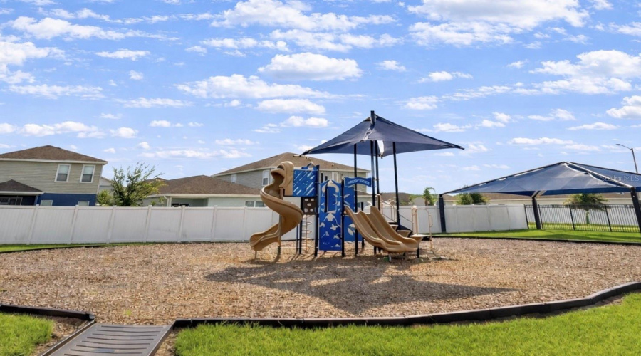 DAVENPORT, Florida 33837, 4 Bedrooms Bedrooms, ,2 BathroomsBathrooms,Residential,For Sale,BRAVE,0,MFRO6371580