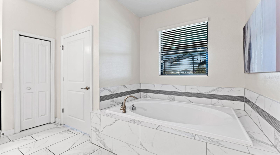 KISSIMMEE, Florida 34746, 9 Bedrooms Bedrooms, ,5 BathroomsBathrooms,Residential,For Sale,FABLE,0,MFRO6372716