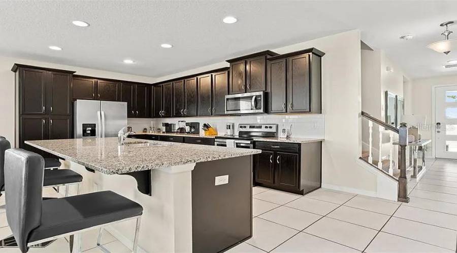 KISSIMMEE, Florida 34747, 5 Bedrooms Bedrooms, ,4 BathroomsBathrooms,Residential,For Sale,CAREY PALM,0,MFRO6367524
