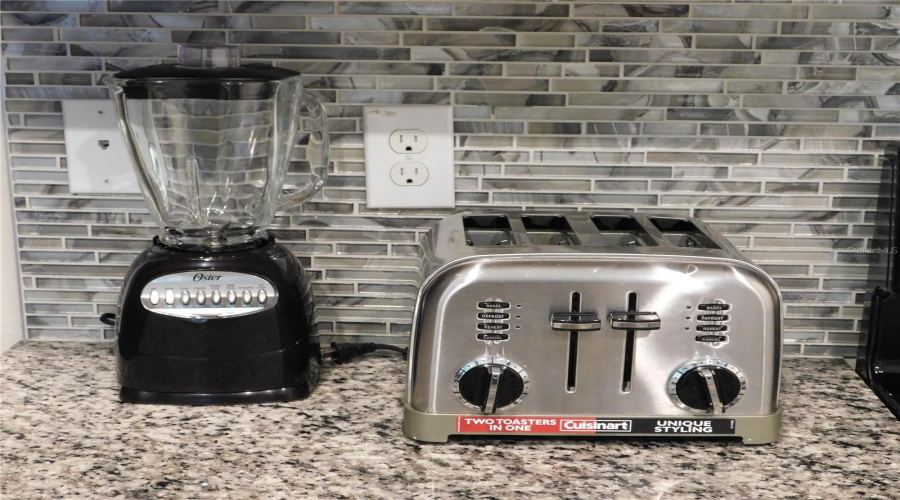 DAVENPORT, Florida 33896, 4 Bedrooms Bedrooms, ,3 BathroomsBathrooms,Residential,For Sale,DOGLEG,0,MFRS5126086