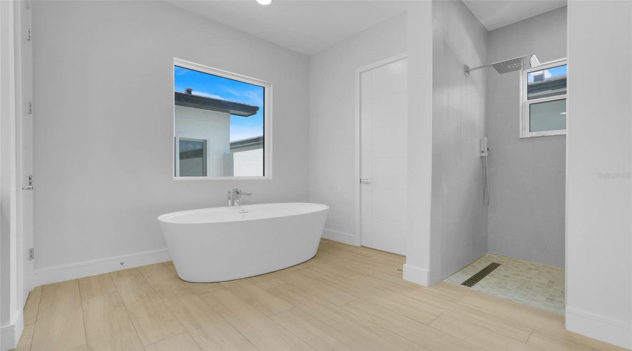 DAVENPORT, Florida 33837, 4 Bedrooms Bedrooms, ,3 BathroomsBathrooms,Residential,For Sale,KENSINGTON,0,MFRO6373000