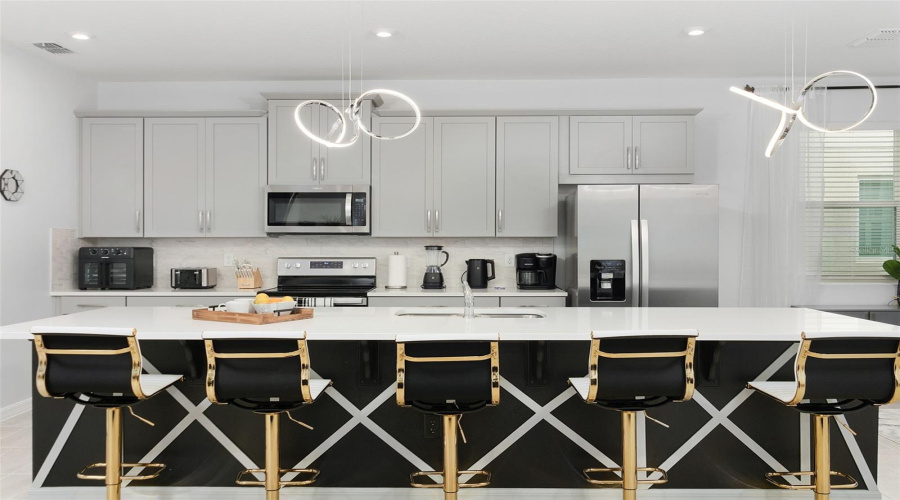 KISSIMMEE, Florida 34747, 6 Bedrooms Bedrooms, ,4 BathroomsBathrooms,Residential,For Sale,TROPICAL PALMS,0,MFRS5118043