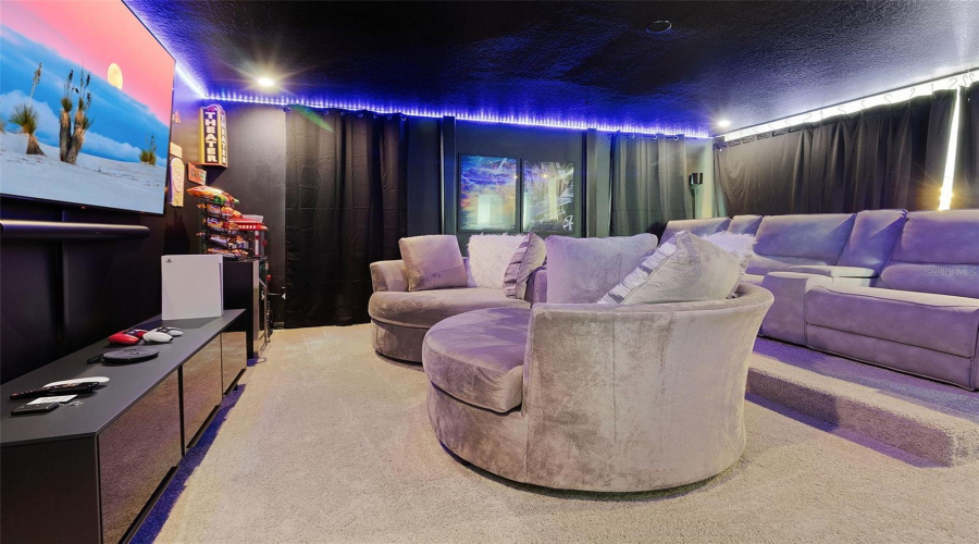 KISSIMMEE, Florida 34747, 6 Bedrooms Bedrooms, ,4 BathroomsBathrooms,Residential,For Sale,TROPICAL PALMS,0,MFRS5118043