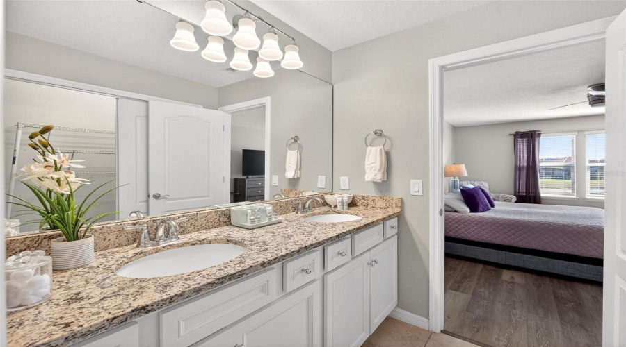 DAVENPORT, Florida 33837, 5 Bedrooms Bedrooms, ,4 BathroomsBathrooms,Residential,For Sale,OAK SPRING,0,MFRO6373223