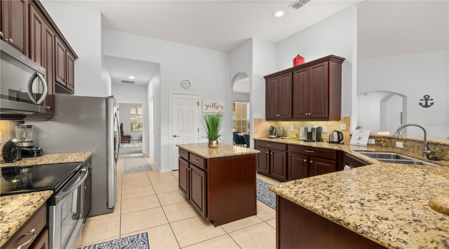 DAVENPORT, Florida 33837, 5 Bedrooms Bedrooms, ,4 BathroomsBathrooms,Residential,For Sale,YELLOW SNAPDRAGON,0,MFRO6372322