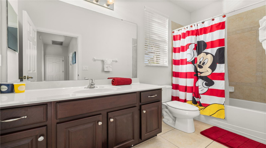 DAVENPORT, Florida 33837, 5 Bedrooms Bedrooms, ,4 BathroomsBathrooms,Residential,For Sale,YELLOW SNAPDRAGON,0,MFRO6372322