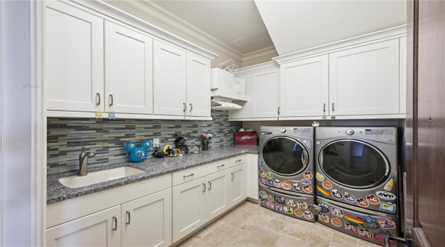 GOLDEN OAK, Florida 32836, 5 Bedrooms Bedrooms, ,5 BathroomsBathrooms,Residential,For Sale,CARTHAY,0,MFRO6373084