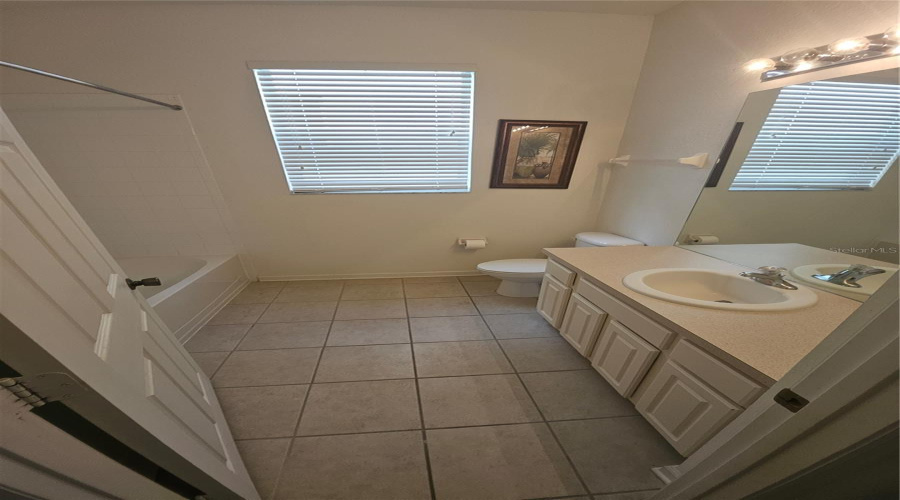 KISSIMMEE, Florida 34747, 6 Bedrooms Bedrooms, ,4 BathroomsBathrooms,Residential,For Sale,DINVILLE,0,MFRO6373177