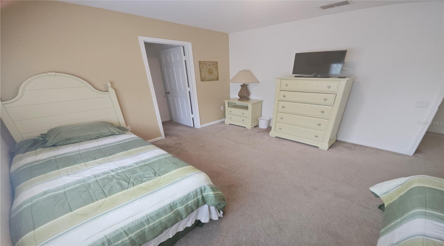 KISSIMMEE, Florida 34747, 6 Bedrooms Bedrooms, ,4 BathroomsBathrooms,Residential,For Sale,DINVILLE,0,MFRO6373177