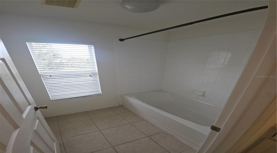 KISSIMMEE, Florida 34747, 6 Bedrooms Bedrooms, ,4 BathroomsBathrooms,Residential,For Sale,DINVILLE,0,MFRO6373177