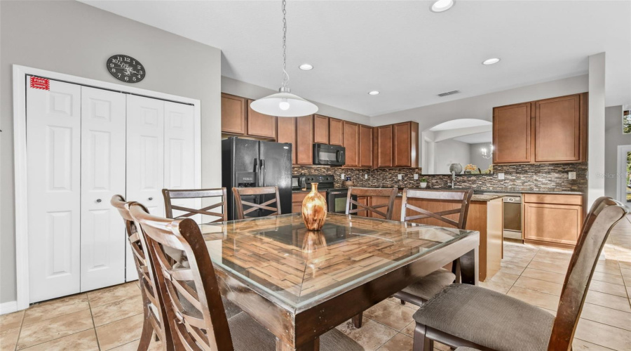 DAVENPORT, Florida 33837, 5 Bedrooms Bedrooms, ,4 BathroomsBathrooms,Residential,For Sale,ORANGE COSMOS,0,MFRL4958410