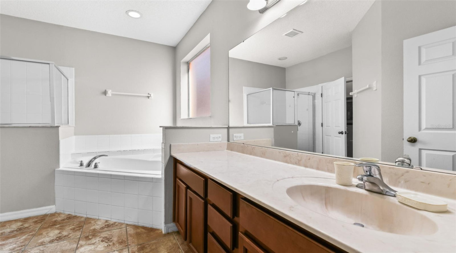 DAVENPORT, Florida 33837, 5 Bedrooms Bedrooms, ,4 BathroomsBathrooms,Residential,For Sale,ORANGE COSMOS,0,MFRL4958410