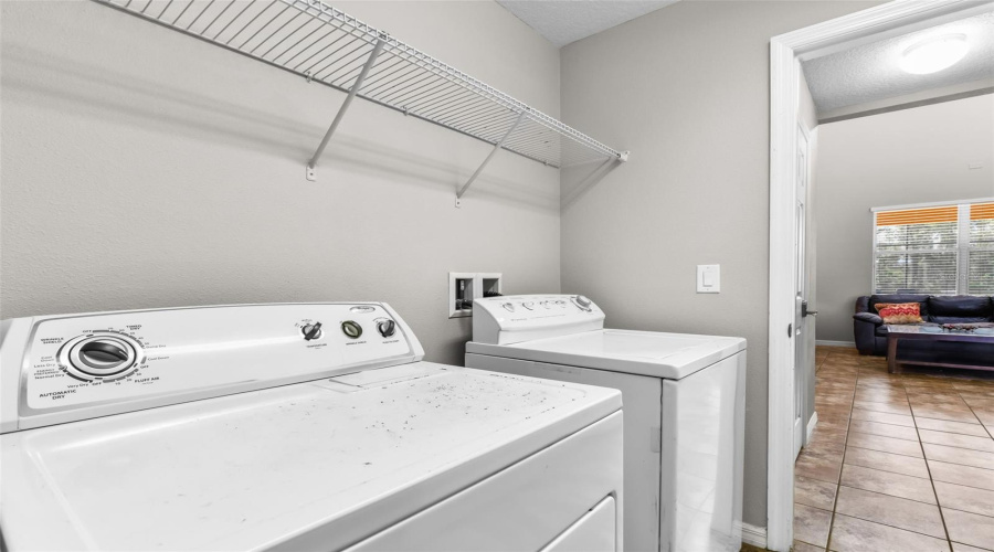 DAVENPORT, Florida 33837, 5 Bedrooms Bedrooms, ,4 BathroomsBathrooms,Residential,For Sale,ORANGE COSMOS,0,MFRL4958410