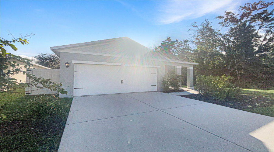 DAVENPORT, Florida 33837, 3 Bedrooms Bedrooms, ,2 BathroomsBathrooms,Residential,For Sale,GINA,0,MFRO6249500