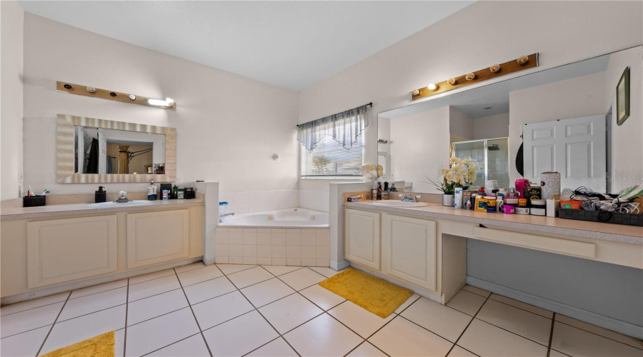 KISSIMMEE, Florida 34746, 4 Bedrooms Bedrooms, ,2 BathroomsBathrooms,Residential,For Sale,BIEL,0,MFRS5141675