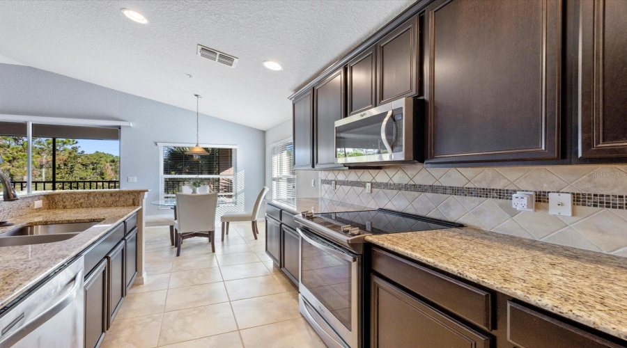 DAVENPORT, Florida 33896, 2 Bedrooms Bedrooms, ,2 BathroomsBathrooms,Residential,For Sale,BELLA TIERRA,0,MFRO6371957