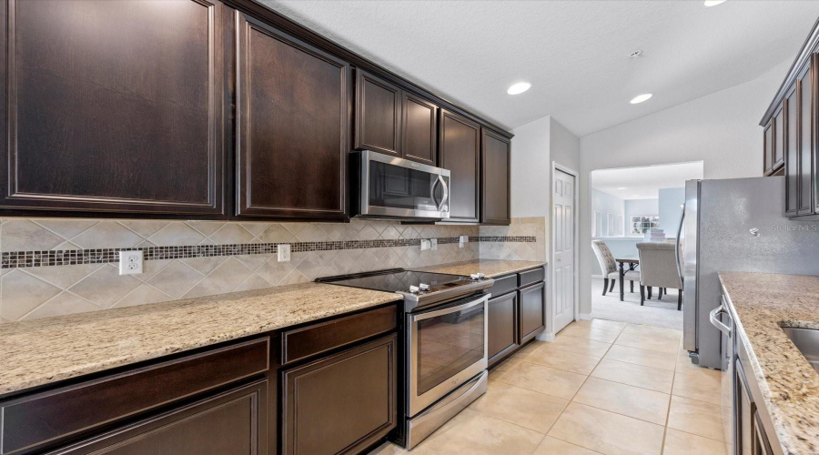 DAVENPORT, Florida 33896, 2 Bedrooms Bedrooms, ,2 BathroomsBathrooms,Residential,For Sale,BELLA TIERRA,0,MFRO6371957