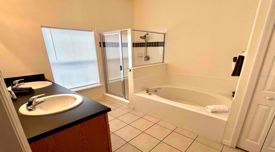 DAVENPORT, Florida 33837, 5 Bedrooms Bedrooms, ,3 BathroomsBathrooms,Residential,For Sale,CADIZ,0,MFRO6352889