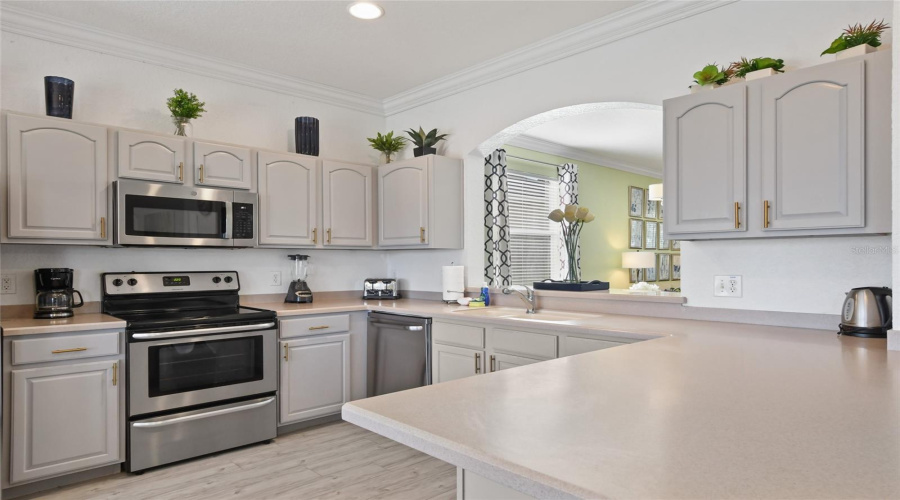 KISSIMMEE, Florida 34747, 6 Bedrooms Bedrooms, ,4 BathroomsBathrooms,Residential,For Sale,BASNETT,0,MFRO6373708