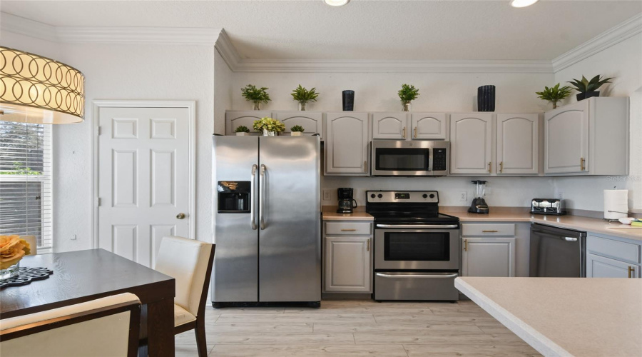 KISSIMMEE, Florida 34747, 6 Bedrooms Bedrooms, ,4 BathroomsBathrooms,Residential,For Sale,BASNETT,0,MFRO6373708