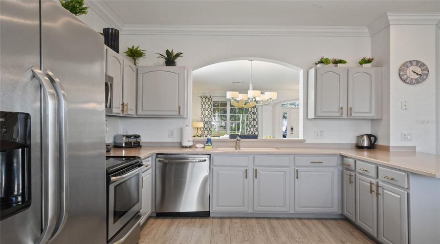 KISSIMMEE, Florida 34747, 6 Bedrooms Bedrooms, ,4 BathroomsBathrooms,Residential,For Sale,BASNETT,0,MFRO6373708