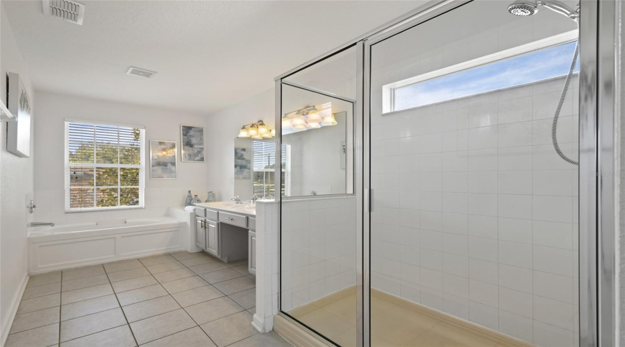 KISSIMMEE, Florida 34747, 6 Bedrooms Bedrooms, ,4 BathroomsBathrooms,Residential,For Sale,BASNETT,0,MFRO6373708