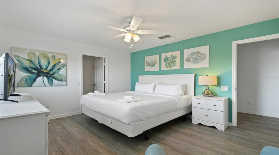 KISSIMMEE, Florida 34747, 6 Bedrooms Bedrooms, ,4 BathroomsBathrooms,Residential,For Sale,BASNETT,0,MFRO6373708