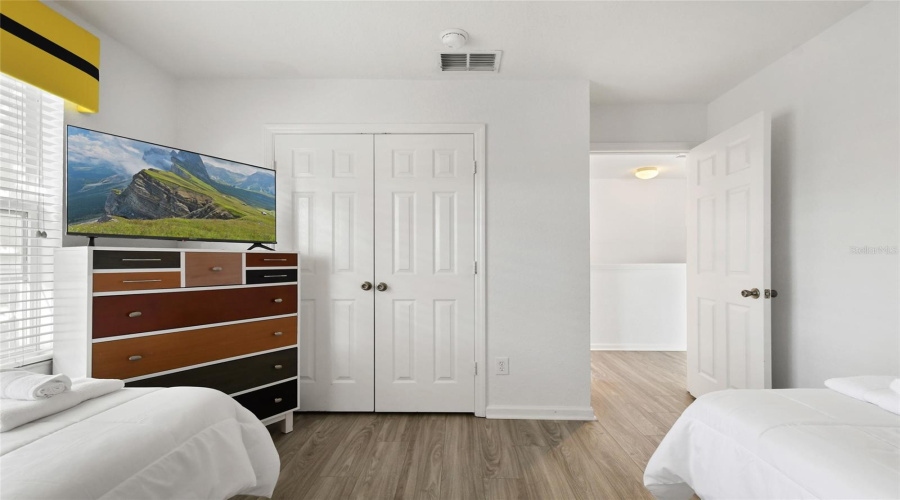 KISSIMMEE, Florida 34747, 6 Bedrooms Bedrooms, ,4 BathroomsBathrooms,Residential,For Sale,BASNETT,0,MFRO6373708