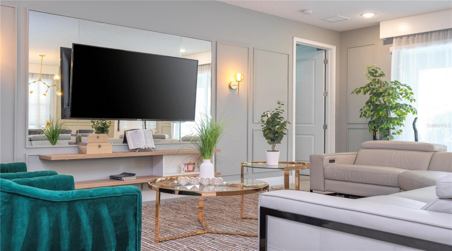 KISSIMMEE, Florida 34747, 8 Bedrooms Bedrooms, ,6 BathroomsBathrooms,Residential,For Sale,WESTLAND,0,MFRO6373031