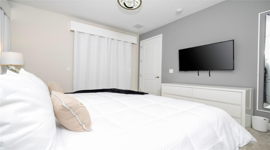 KISSIMMEE, Florida 34747, 8 Bedrooms Bedrooms, ,6 BathroomsBathrooms,Residential,For Sale,WESTLAND,0,MFRO6373031