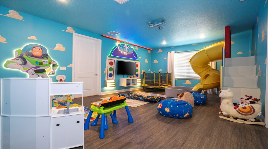 KISSIMMEE, Florida 34747, 8 Bedrooms Bedrooms, ,6 BathroomsBathrooms,Residential,For Sale,WESTLAND,0,MFRO6373031