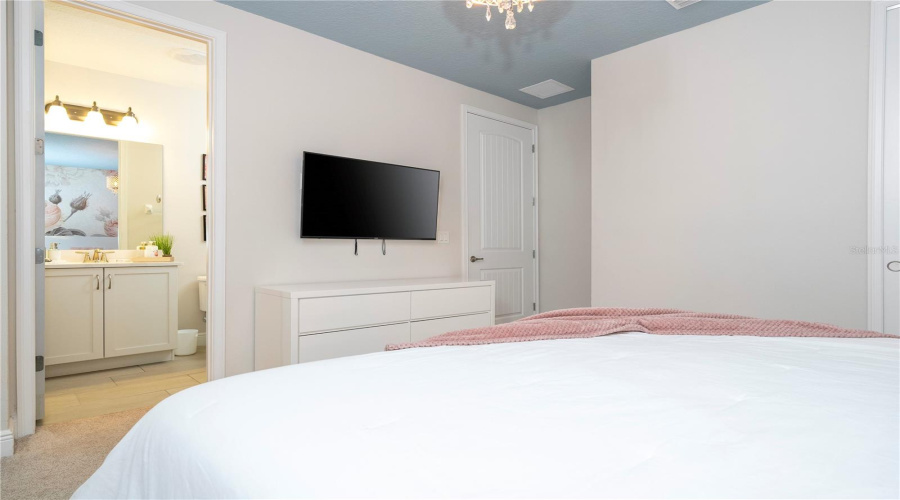 KISSIMMEE, Florida 34747, 8 Bedrooms Bedrooms, ,6 BathroomsBathrooms,Residential,For Sale,WESTLAND,0,MFRO6373031