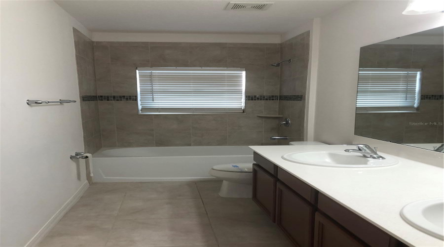 KISSIMMEE, Florida 34746, 4 Bedrooms Bedrooms, ,2 BathroomsBathrooms,Residential,For Sale,SILVER FIN,0,MFRO6373988