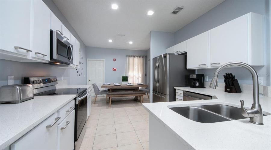 DAVENPORT, Florida 33837, 5 Bedrooms Bedrooms, ,4 BathroomsBathrooms,Residential,For Sale,SUNSET VIEW,0,MFRS5141793