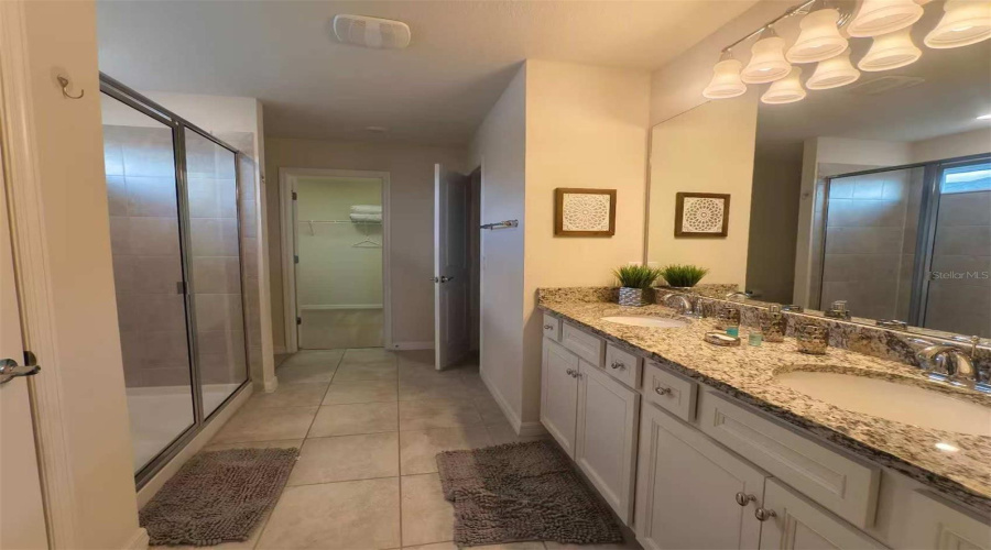 DAVENPORT, Florida 33897, 5 Bedrooms Bedrooms, ,4 BathroomsBathrooms,Residential,For Sale,LELANI,0,MFRO6373772