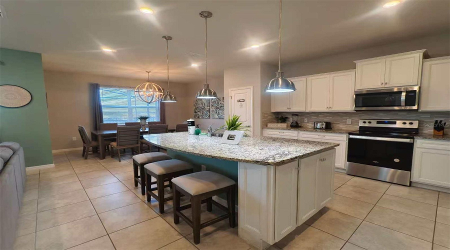 DAVENPORT, Florida 33897, 5 Bedrooms Bedrooms, ,4 BathroomsBathrooms,Residential,For Sale,LELANI,0,MFRO6373772